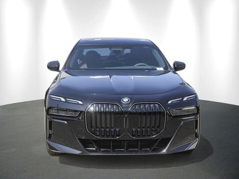 New 2026 BMW 750e xDrive AWD/4WD image 2
