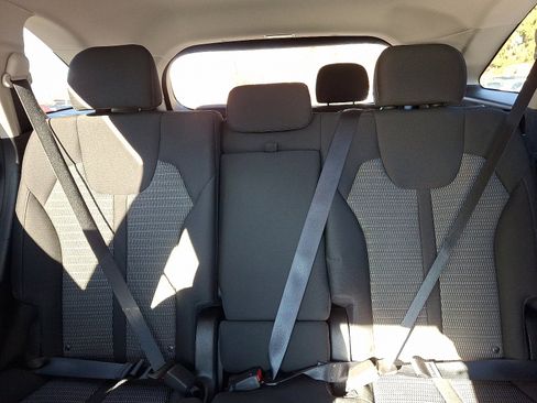 Used 2023 Kia Sorento LX image 19