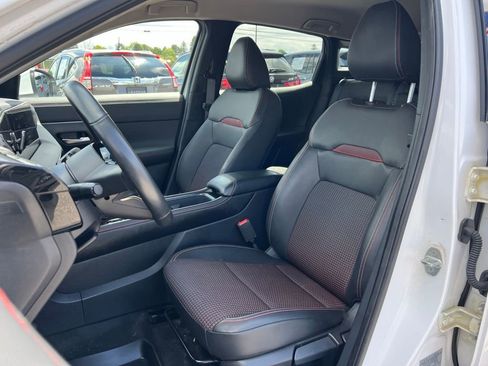 Used 2025 Nissan Kicks SR AWD/4WD image 9