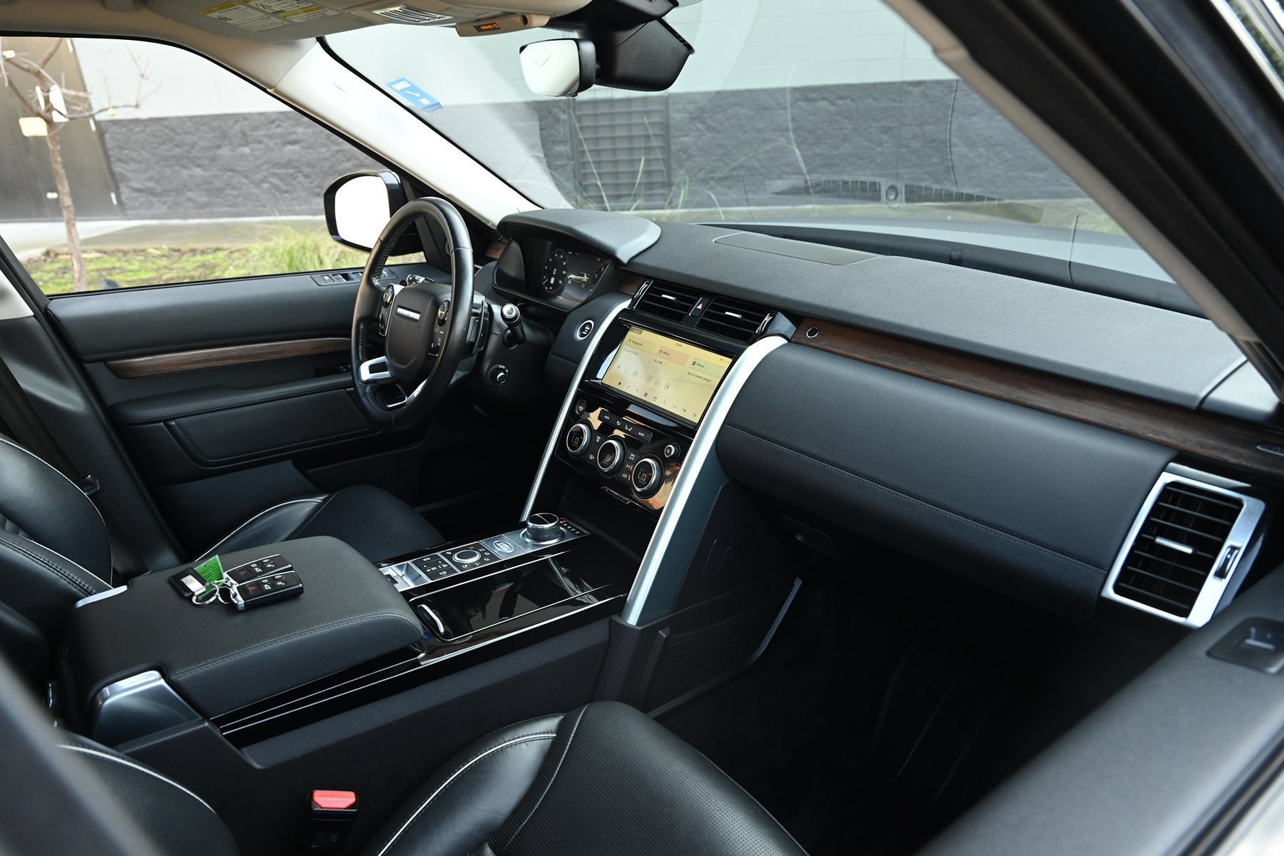 Used 2020 Land Rover Discovery HSE AWD/4WD image 12