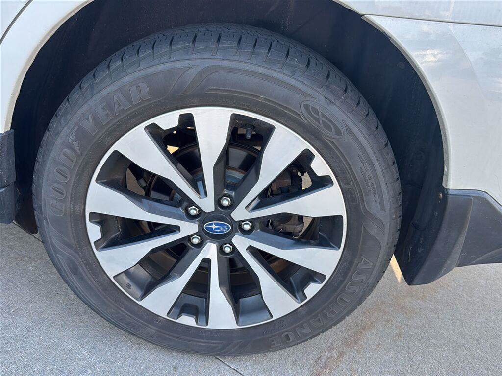 Used 2015 Subaru Outback 2.5i Limited AWD/4WD image 9