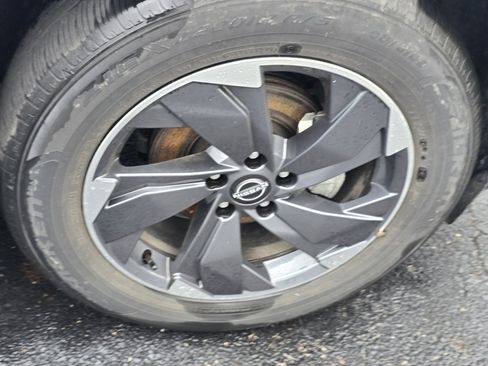 Used 2025 Nissan Rogue SV FWD image 18