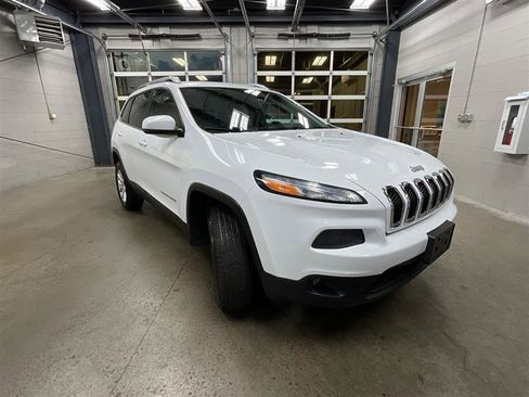 Used 2018 Jeep Cherokee Latitude Plus image 7