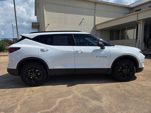 Used 2024 Chevrolet Blazer LT w/ Convenience Package FWD image 4