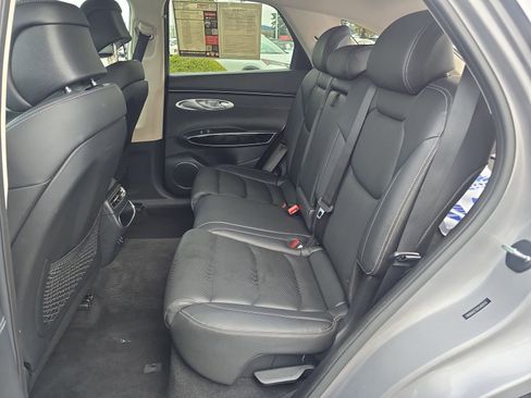 Used 2025 Genesis GV70 2.5T image 36