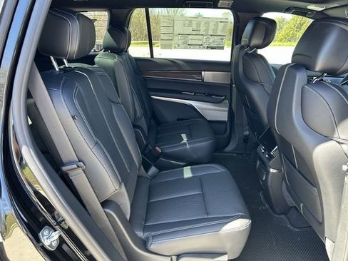 New 2026 Cadillac Vistiq Sport image 21