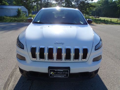 Used 2017 Jeep Cherokee 4WD Sport image 3