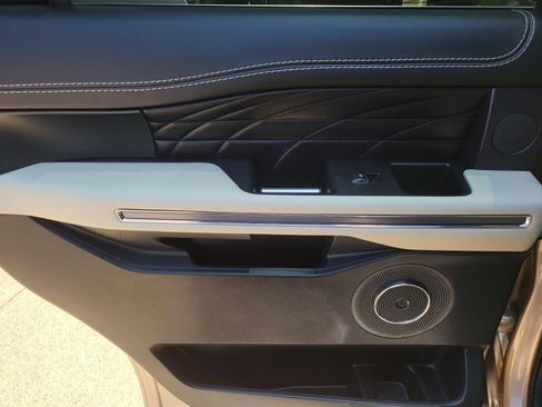 Used 2020 Ford Expedition Platinum AWD/4WD image 13