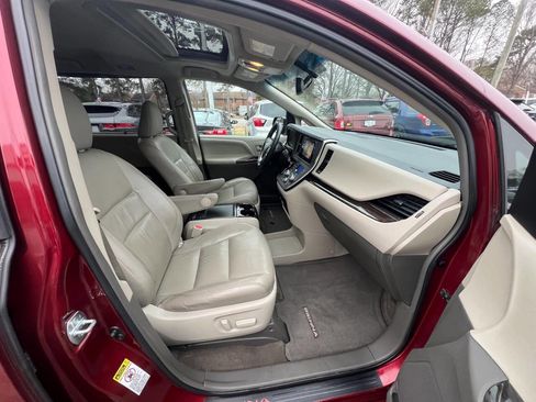 Used 2016 Toyota Sienna image 13