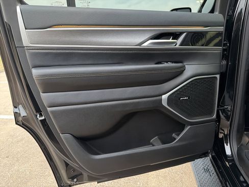 Used 2025 Jeep Wagoneer Series II image 27