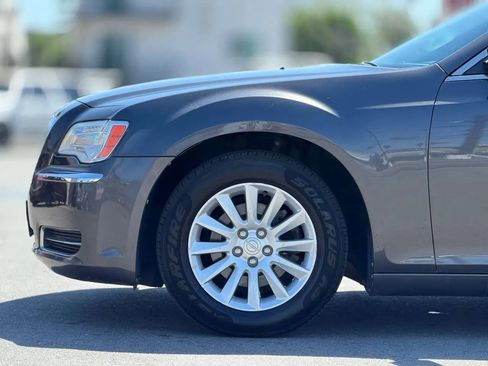 Used 2014 Chrysler 300 RWD image 10