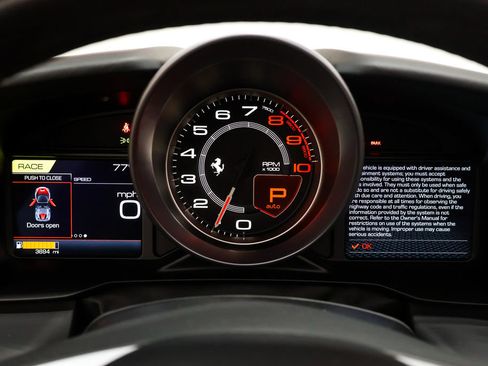 Used 2022 Ferrari F8 Tributo RWD image 33
