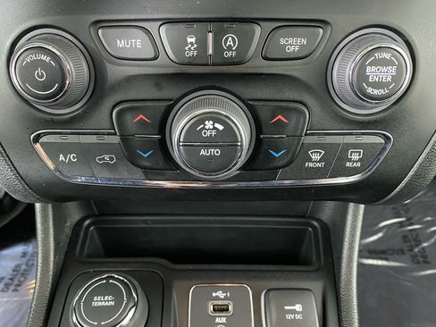 Used 2023 Jeep Cherokee Altitude Lux w/ Lux Elite Package AWD/4WD image 8