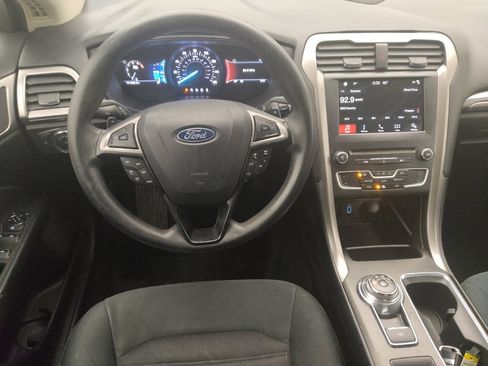 Used 2018 Ford Fusion SE w/ Fusion SE Technology Package image 22