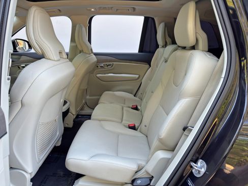 Used 2023 Volvo XC90 B6 Plus image 40