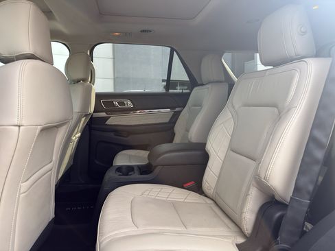 Used 2016 Ford Explorer Platinum AWD/4WD image 13
