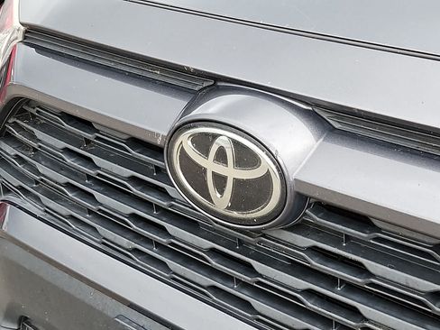 Used 2019 Toyota RAV4 XLE Premium w/ Cold Weather Package AWD/4WD image 4