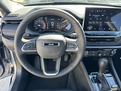 New 2026 Jeep Compass Latitude image 38