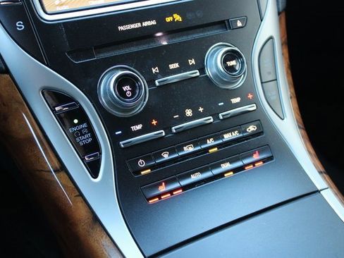 Used 2019 Lincoln Nautilus Select image 24