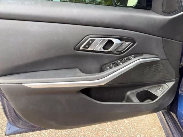Used 2020 BMW 330i Sedan w/ Driving Assistance Package RWD image 23