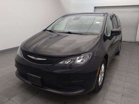 Used 2022 Chrysler Voyager LX FWD image 15