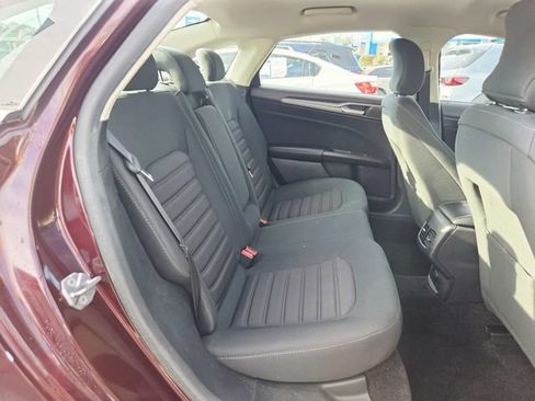 Used 2018 Ford Fusion SE w/ Fusion SE Technology Package FWD image 11