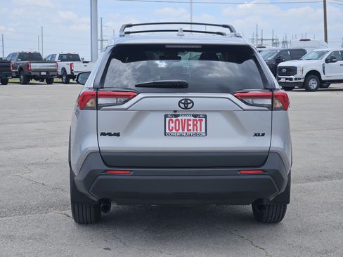 Used 2025 Toyota RAV4 XLE w/ Convenience Package FWD image 6