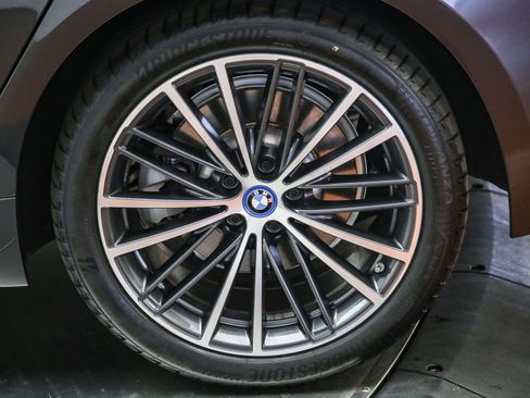 Certified 2023 BMW 530e w/ Premium Package RWD image 11