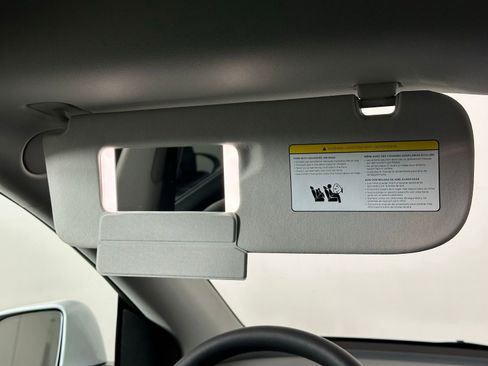 Used 2022 Tesla Model Y Long Range image 35