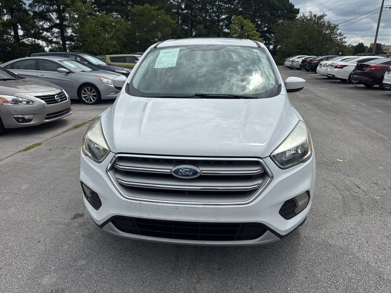 Used 2017 Ford Escape SE FWD image 2