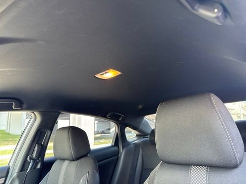 Used 2019 Honda Civic Sport image 11