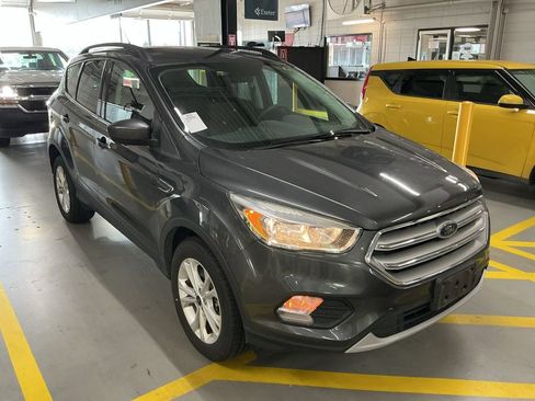 Used 2018 Ford Escape SE AWD/4WD image 2