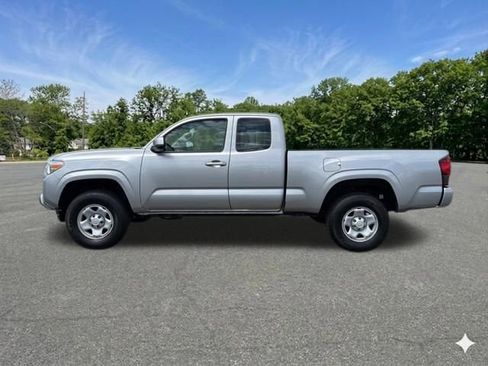 Used 2018 Toyota Tacoma SR w/ SR Convenience Package AWD/4WD image 5