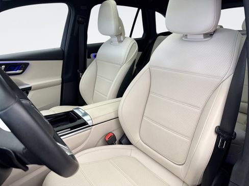Used 2023 Mercedes-Benz GLC 300 4MATIC image 10