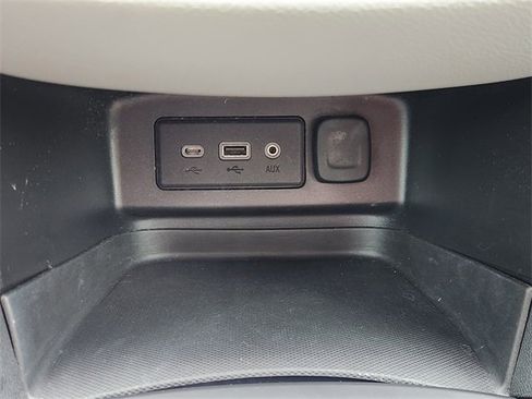 Used 2019 Chevrolet Equinox LS w/ LS Convenience Package FWD image 22