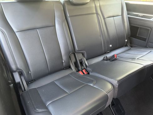 Used 2024 Ford Expedition XLT RWD image 18
