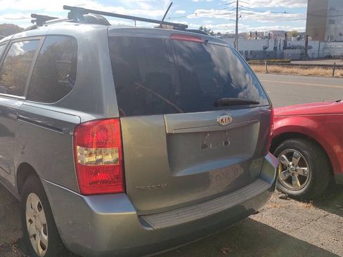 Used 2010 Kia Sedona image 6