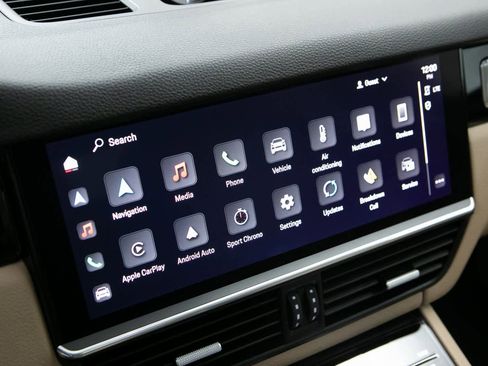 Certified 2022 Porsche Cayenne Platinum Edition image 12