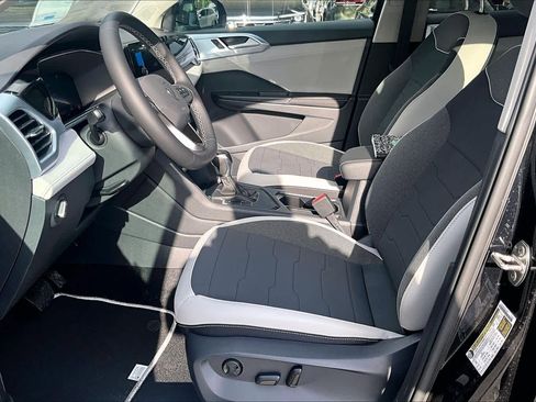 New 2026 Volkswagen Taos SE FWD image 9