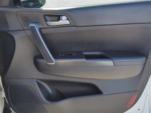 Used 2022 Kia Sportage LX image 22