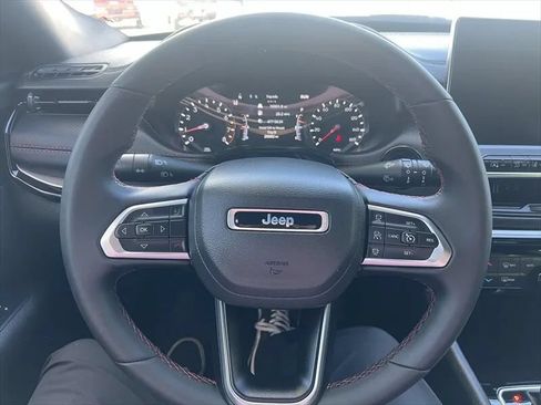 Used 2025 Jeep Compass Trailhawk AWD/4WD image 28