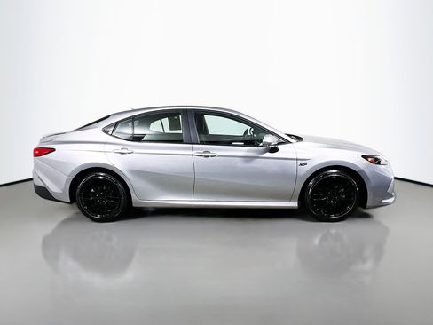 Used 2025 Toyota Camry LE image 3