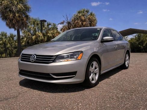 Used 2013 Volkswagen Passat 2.5 SE image 1