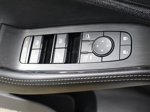 Used 2023 Nissan Rogue SV image 32