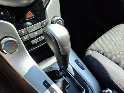 Used 2014 Chevrolet Cruze LT FWD image 25