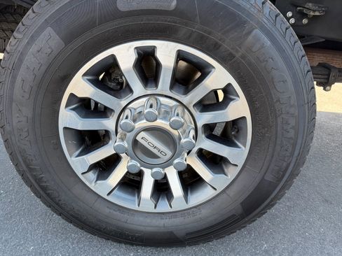 Used 2022 Ford F350 Lariat w/ Lariat Value Package AWD/4WD image 28