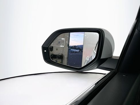 Used 2025 Volkswagen Atlas SE image 16