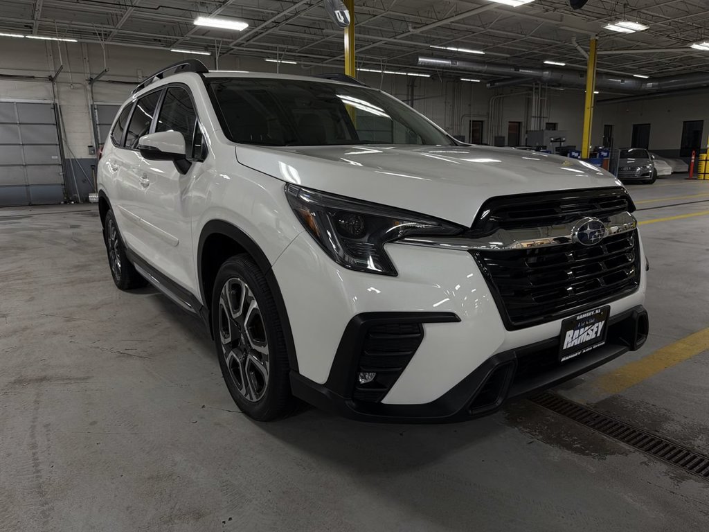Used 2023 Subaru Ascent Limited AWD/4WD image 2