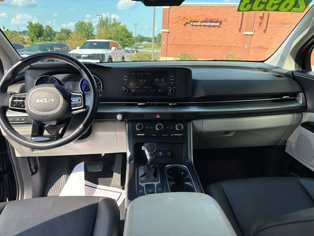 Certified 2024 Kia Carnival LX FWD image 18