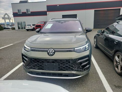 Used 2026 Volkswagen Tiguan SEL R-Line image 2